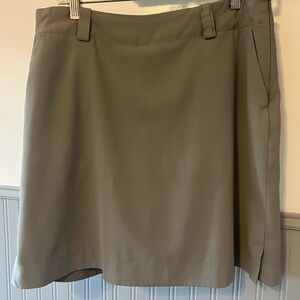 NIKE Women’s Dri-Fit Golf Skort / Light Grey / Size: 8